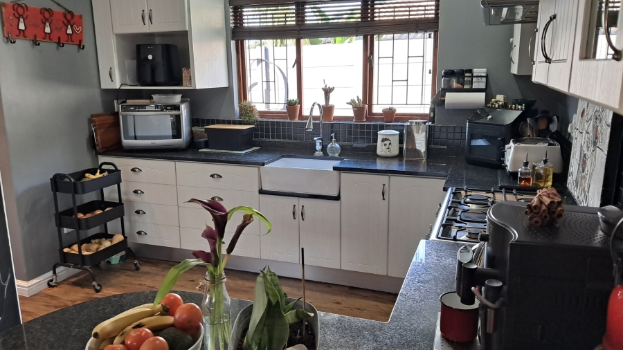 4 Bedroom Property for Sale in Hoogstede Western Cape